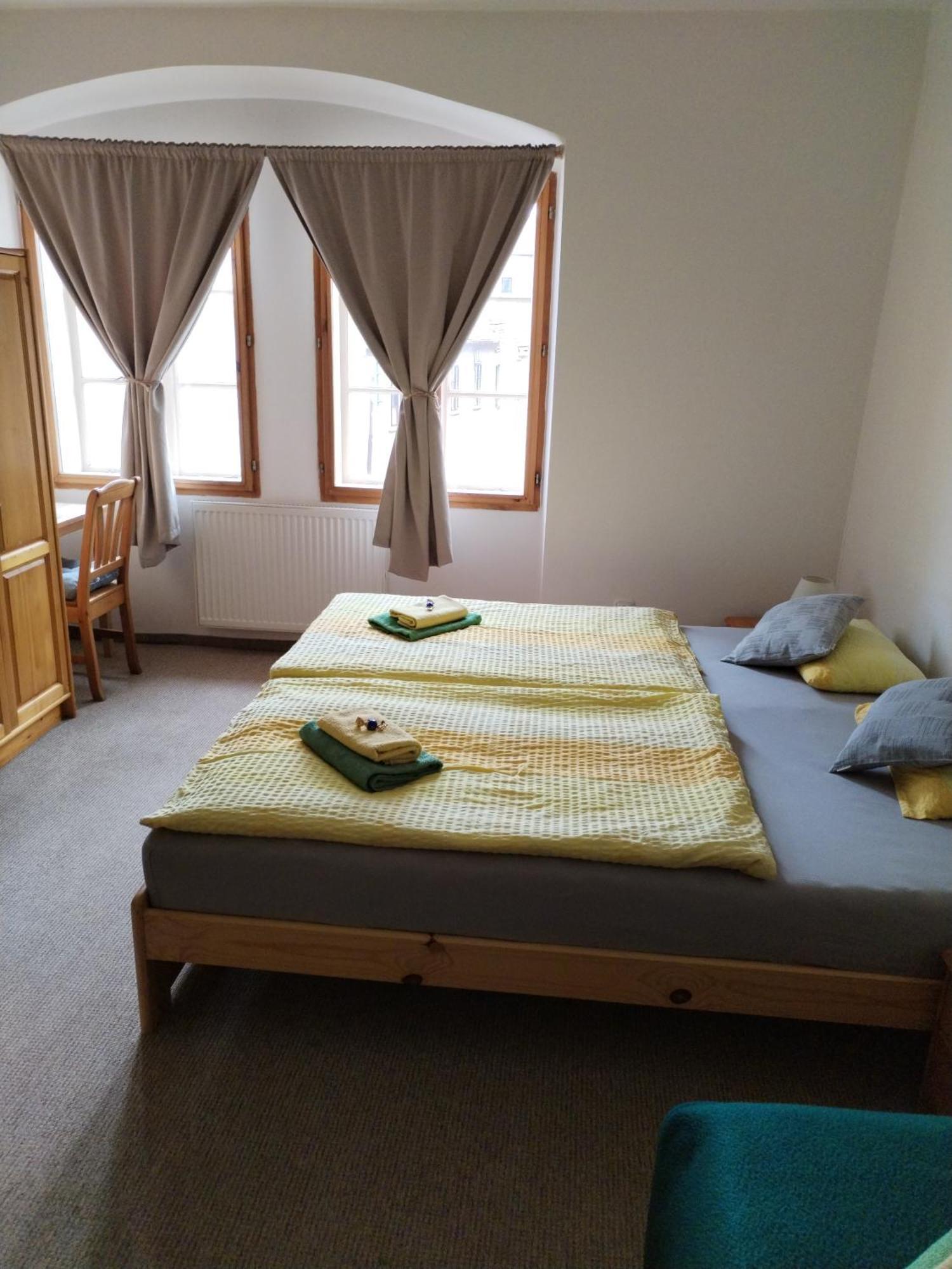 Hotel U Zvonu Кутна Гора Екстер'єр фото